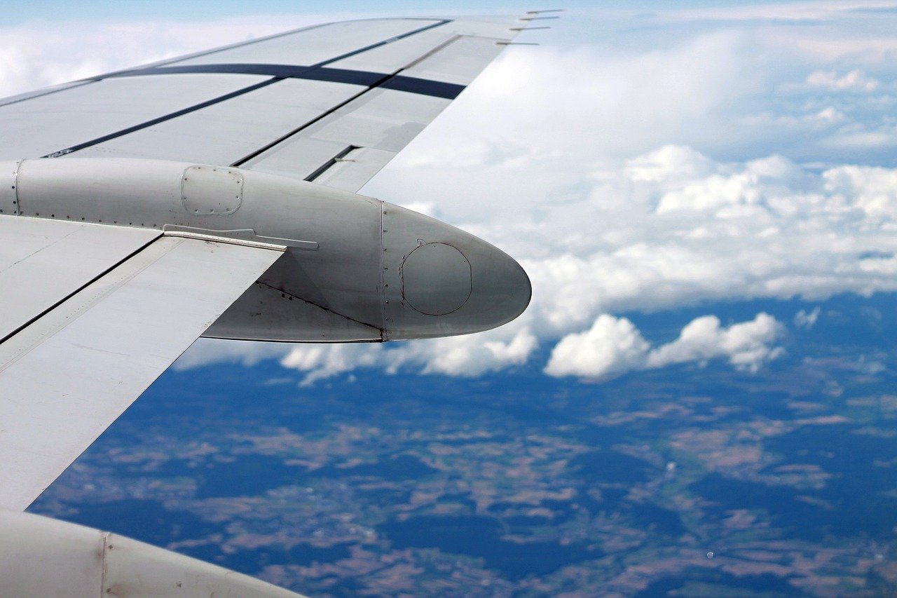 How do I speak to someone at Iceland Air?
